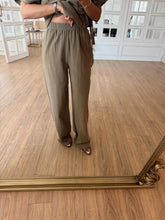 Load image into Gallery viewer, Stean Khaki Muslin Linen Set
